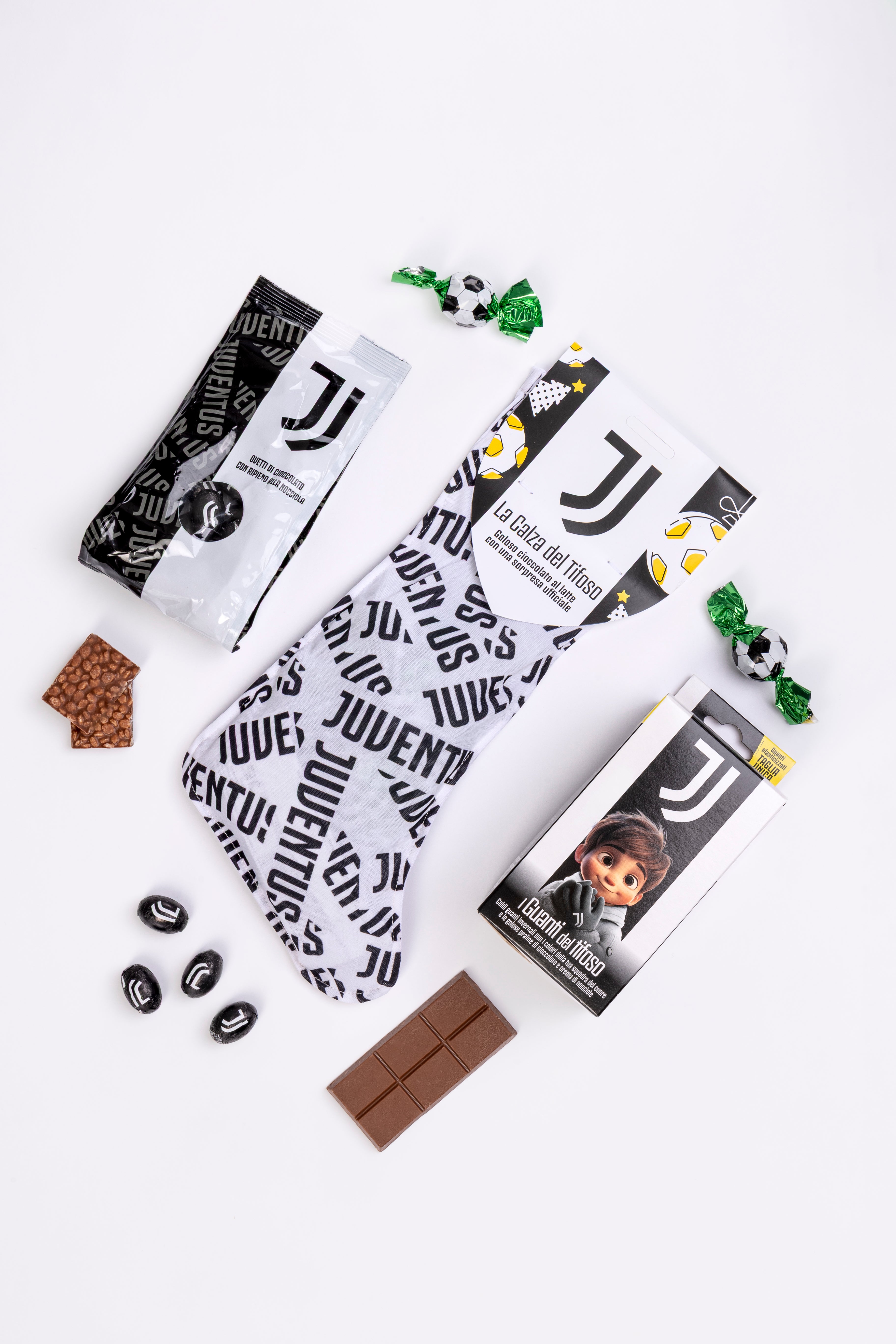 Il Kit del Tifoso Bianconero: Guanti, Ovetti e Calza della Befana Juventus