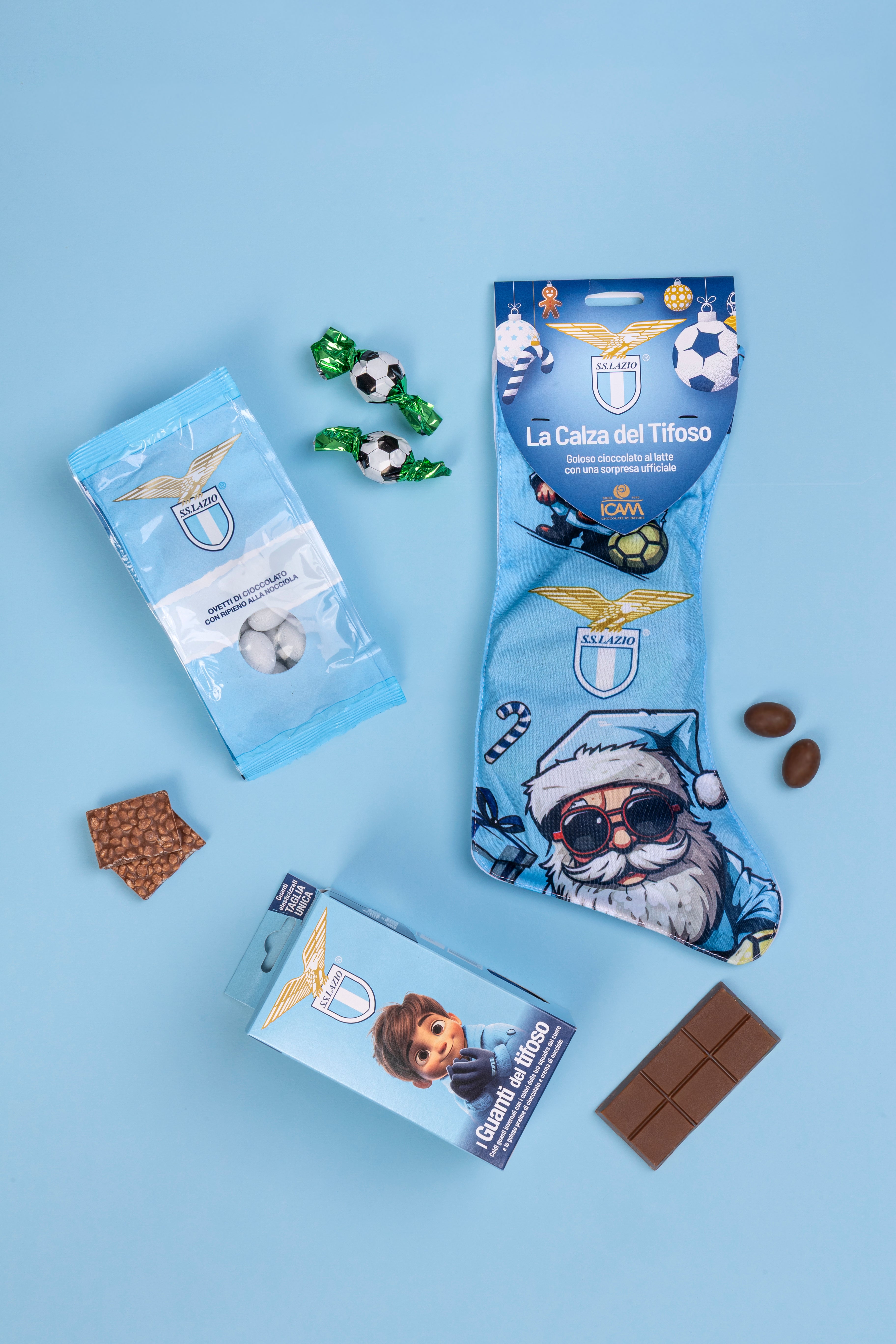 Il Kit del Tifoso Biancoceleste: Guanti, Ovetti e Calza della Befana Lazio