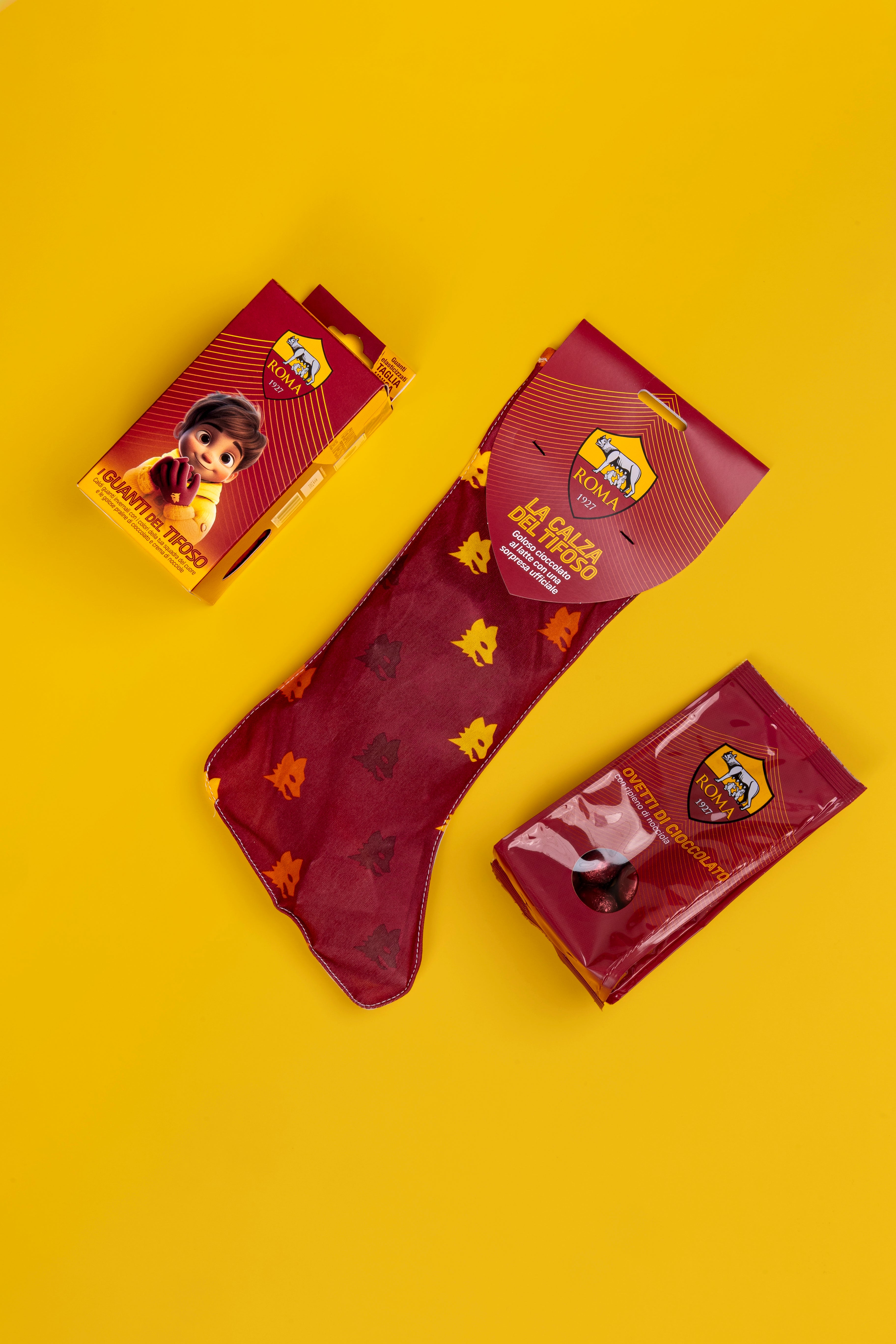 Il Kit del Tifoso Giallorosso: Guanti, Ovetti e Calza della Befana Roma