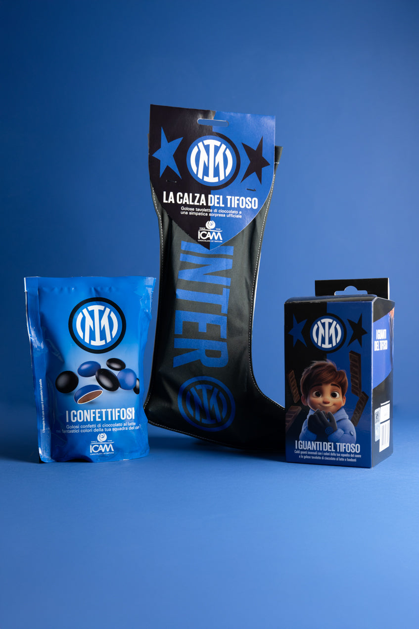 Il Kit del Tifoso Nero Azzurro: Guanti, Confetti e Calza della Befana Inter