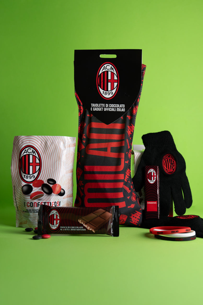 Il Kit del Tifoso Rosso Nero: Guanti, Confetti e Calza della Befana Milan