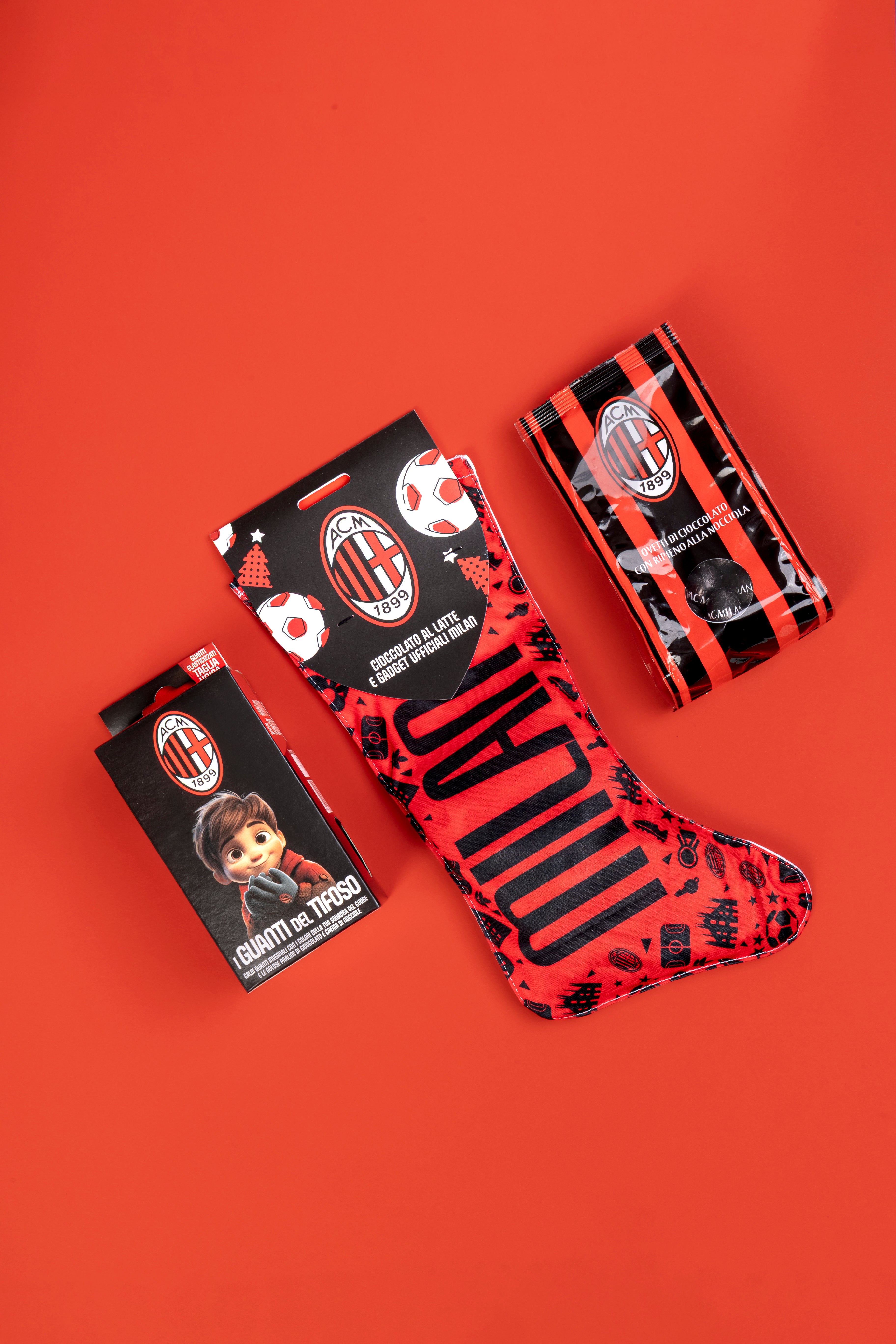 Il Kit del Tifoso Rossonero: Guanti, Confetti e Calza della Befana Milan