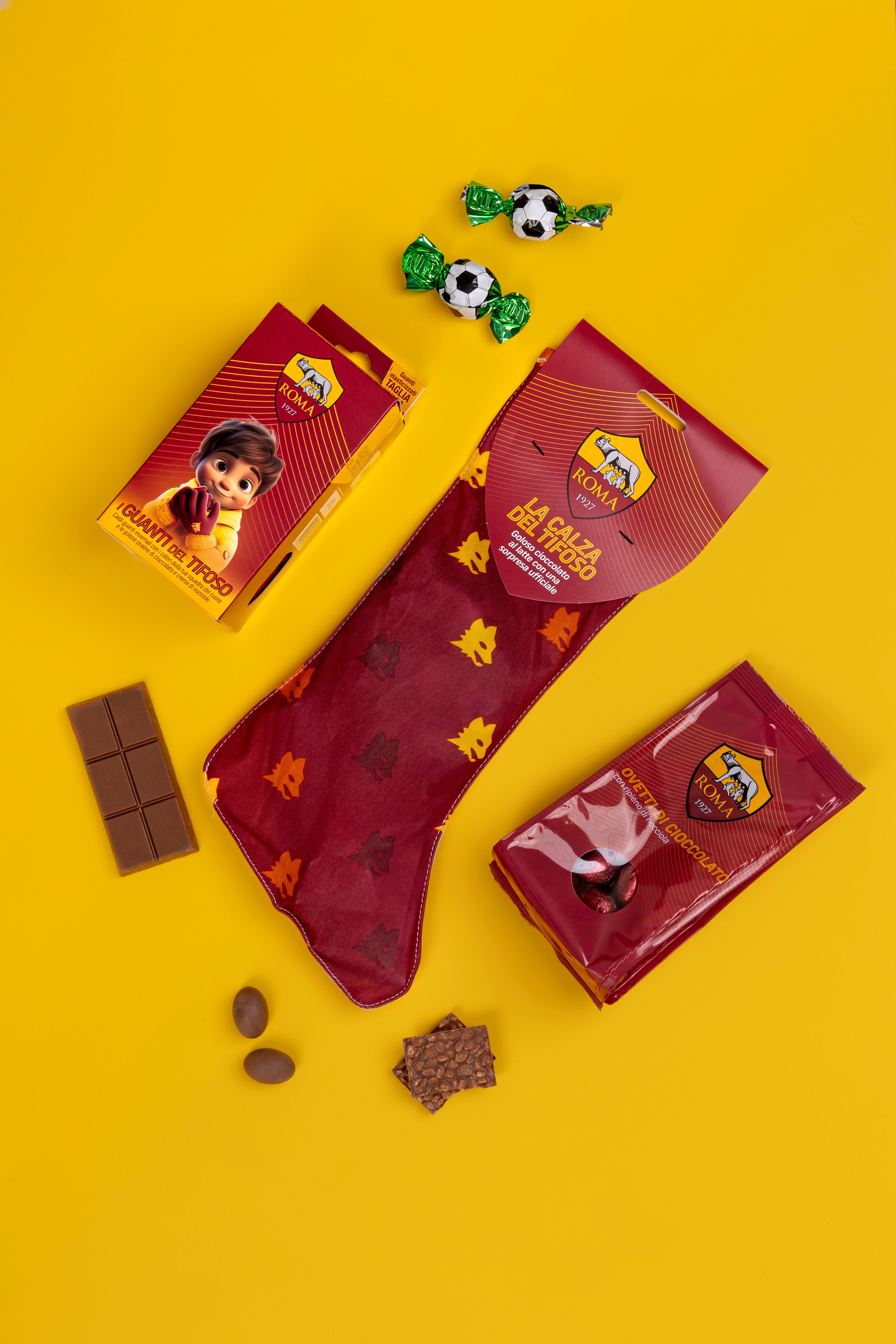 Il Kit del Tifoso Giallorosso: Guanti, Ovetti e Calza della Befana Roma