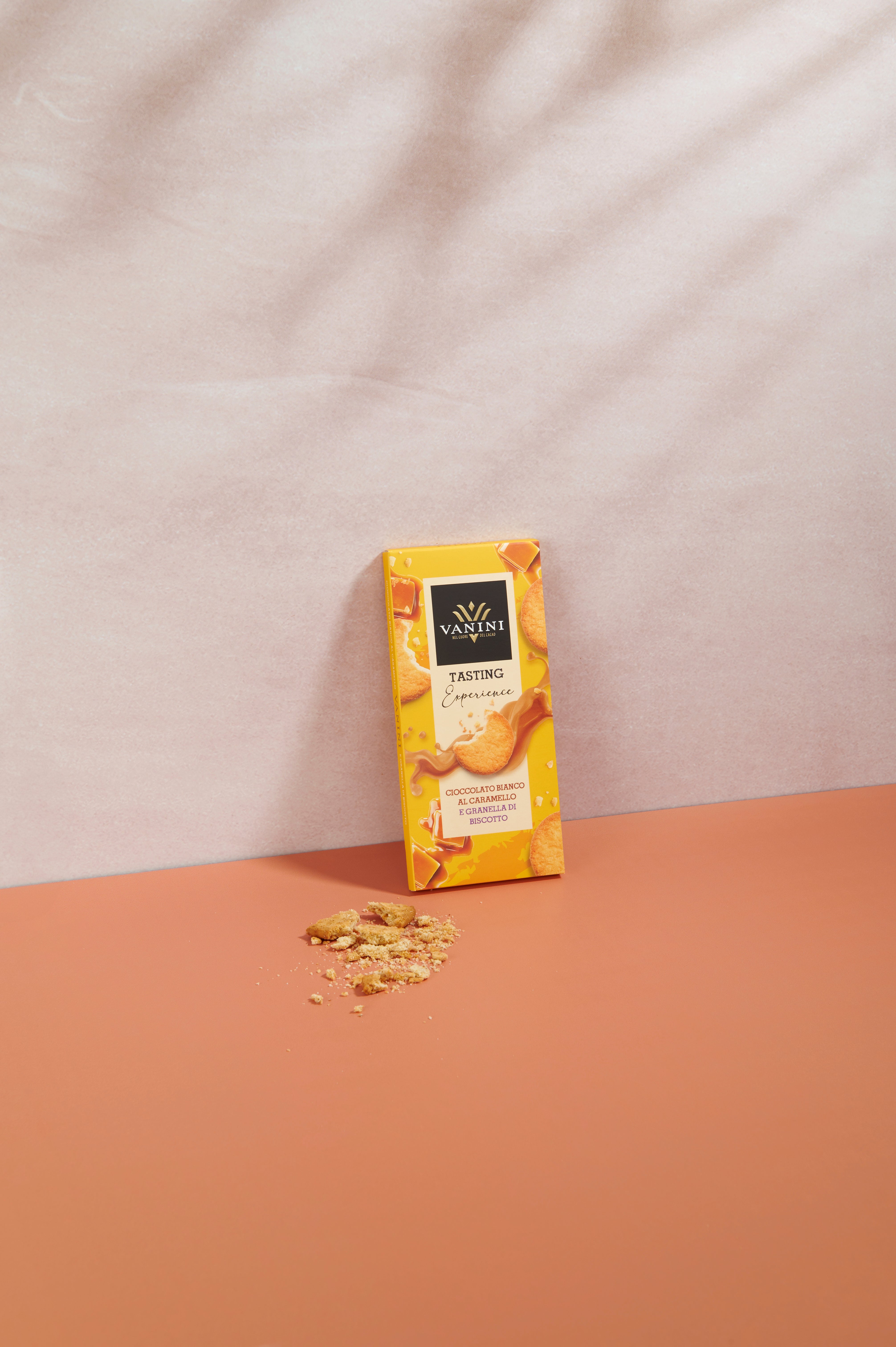 Tavoletta Vanini Tasting Experience cioccolato al caramello con granella di biscotto