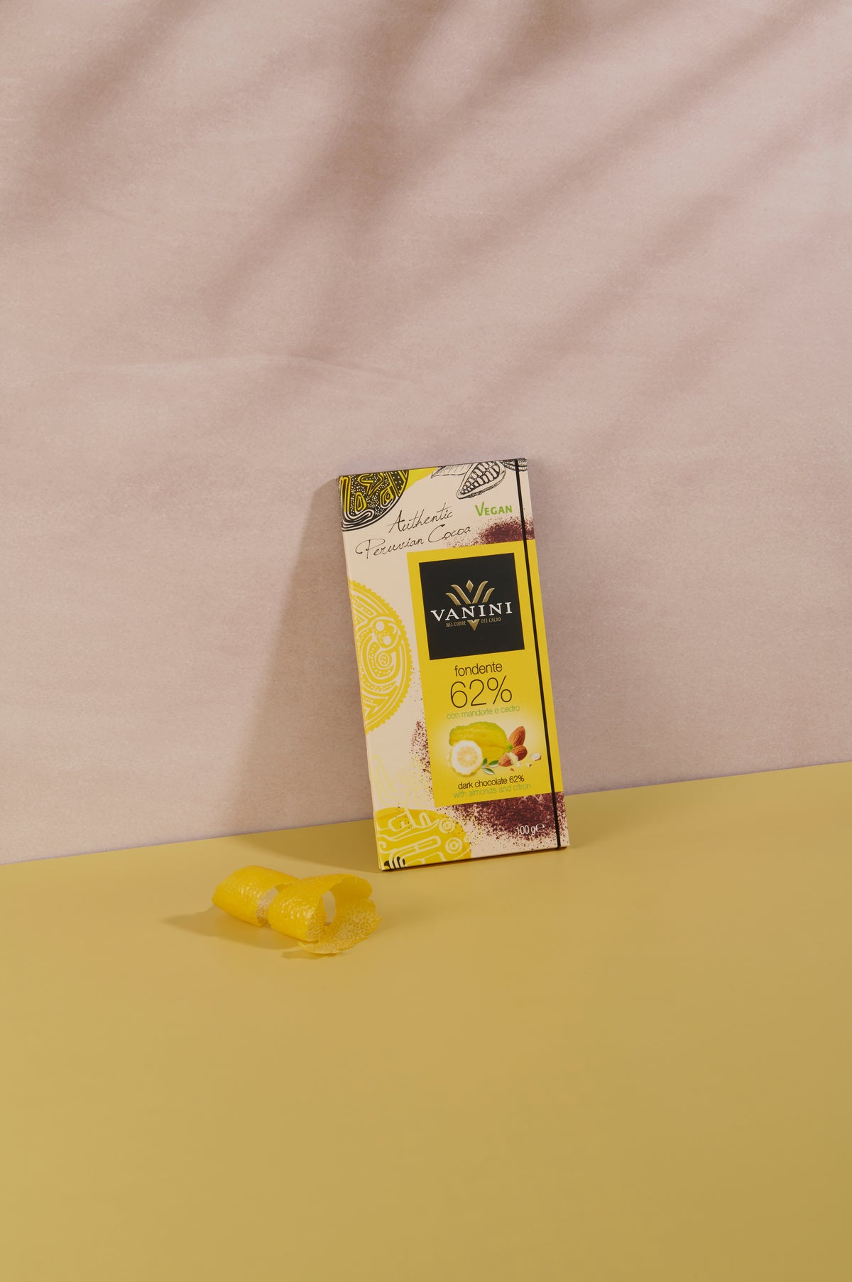 Fondente 62% con Mandorle e Cedro