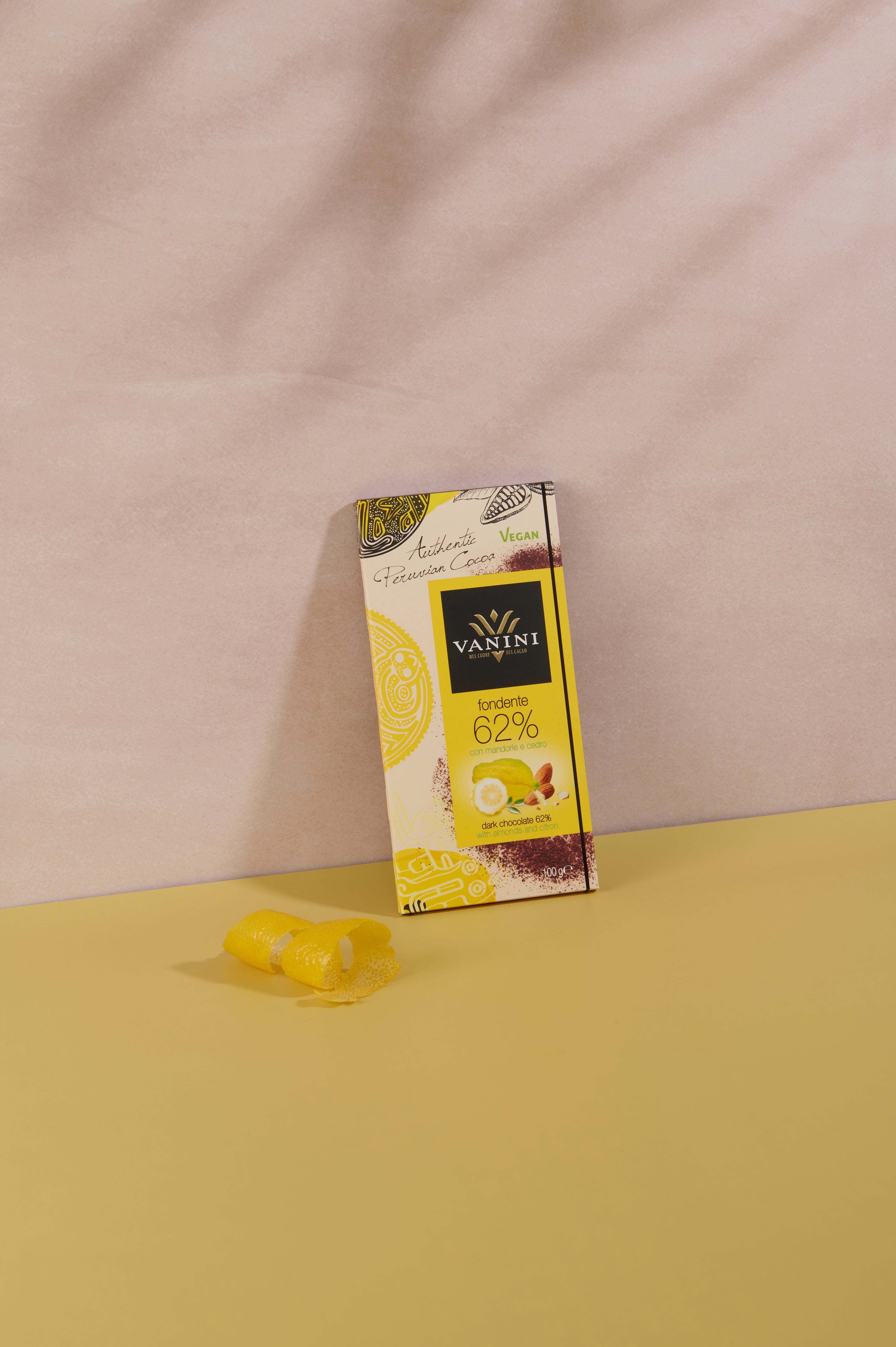 Tavoletta Vanini Monorigine Perù Fondente 62% con mandorle e cedro